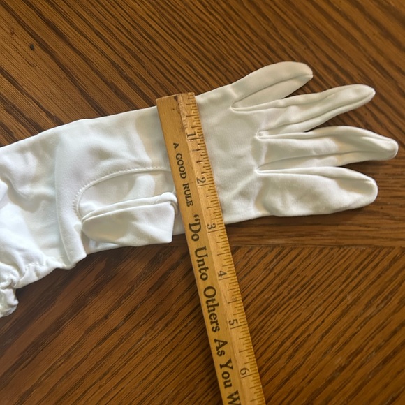 3/4 Length Vintage White Gloves - Picture 9 of 12